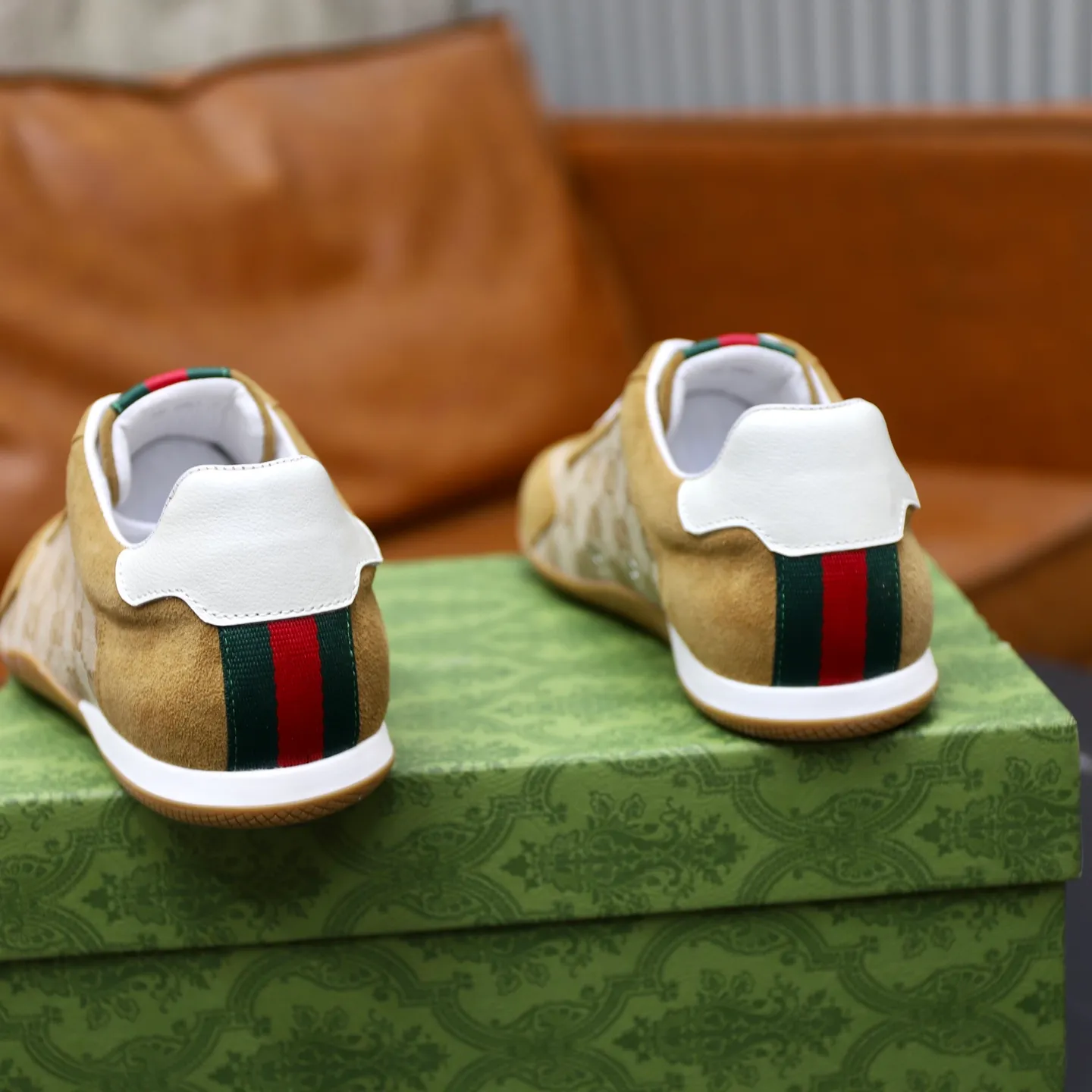 Ex-factory price: 462💰🙅‍♂️🙅‍♂️🙅‍♂️ Brand: Gucci GUCCi Standard code: 38-44 (45 customized) Grade: Same as the official website Material: Original cowhide stitching brand cloth Comfortable and breathable pigskin lining Lightweight and wear-resistant sports outsole Style category: Men's fashion casual shoes Running sports shoes Distinguished luxury brand elements Top luxury color: actual picture color